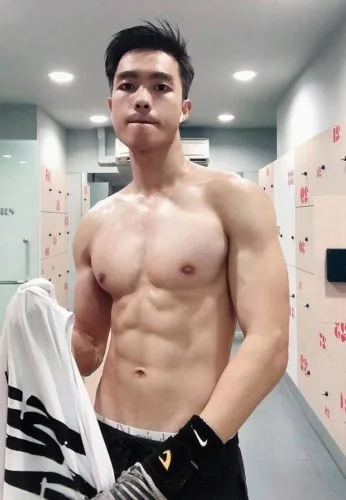 ส่องหนุ่ม แม็ก นิรันดร์กุล เด็กสเก็ตบอร์ด ถอดเสื้อโชว์หุ่นกล้ามซิกแพคแน่น
