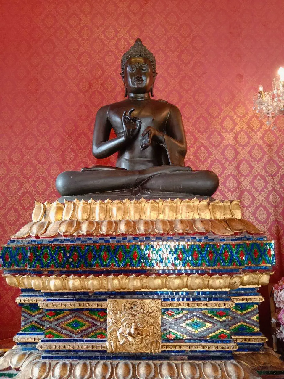 พระพุทธรูปทองคำ วัดหงส์วัดหงส์รัตนาราม.