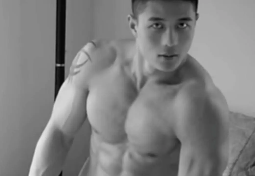 หล่อล่ำโดนตำถั่วแดง