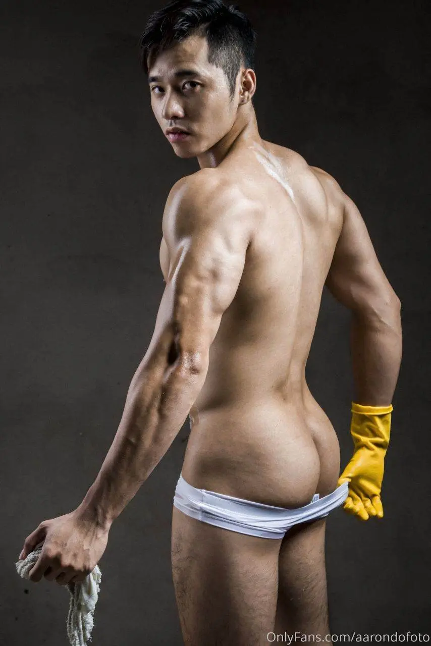 หนุ่มหล่อขึ้นปก 1182.1