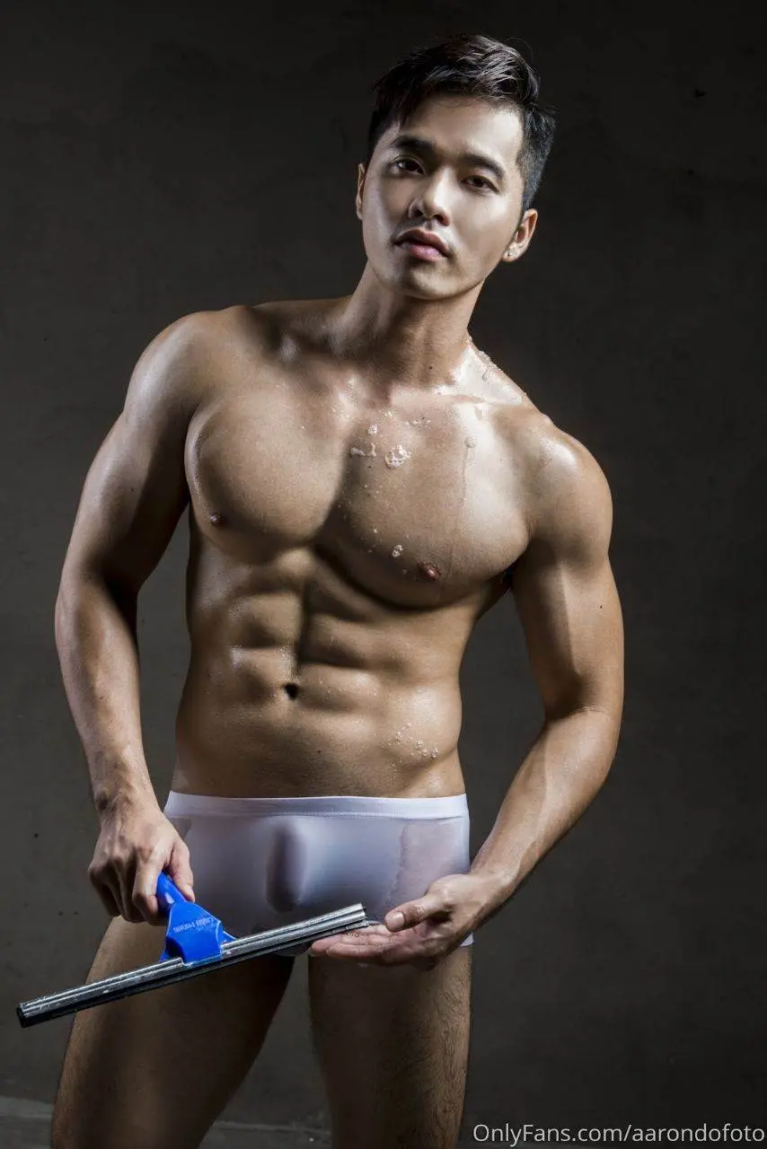 หนุ่มหล่อขึ้นปก 1182.1