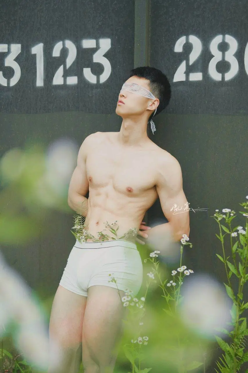 หนุ่มหล่อขึ้นปก 1185.1