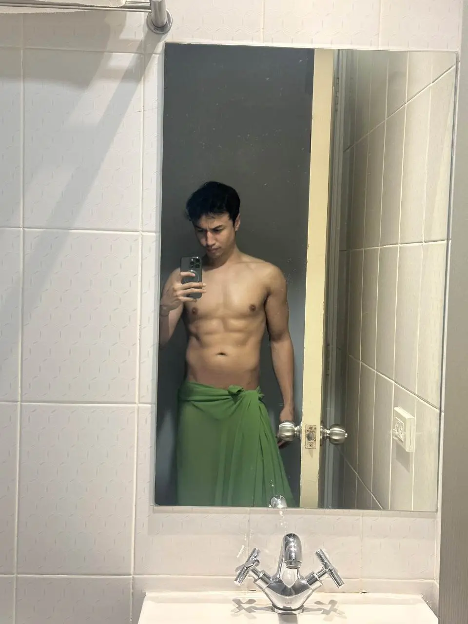 ถอดโชว์เรือนร่าง 2833