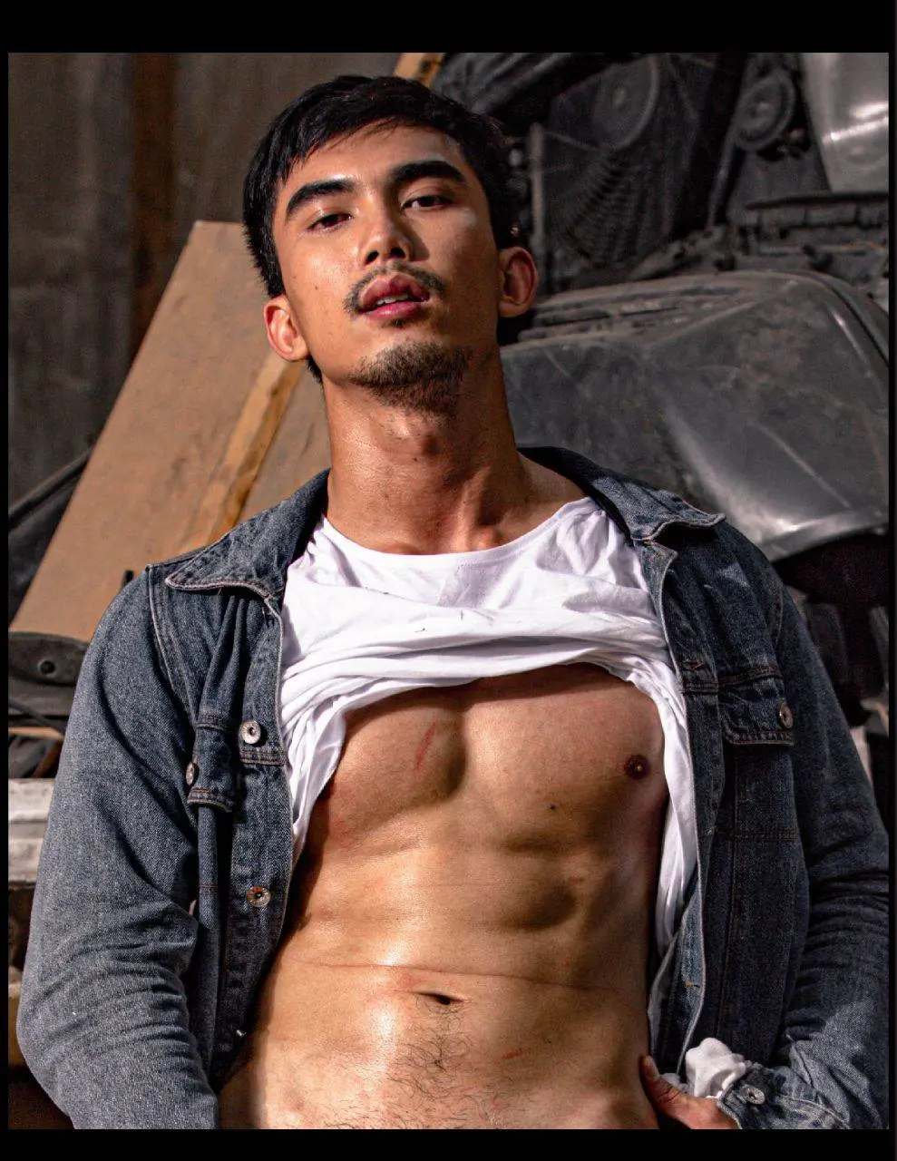 สามมีดุ้นทองคำ
