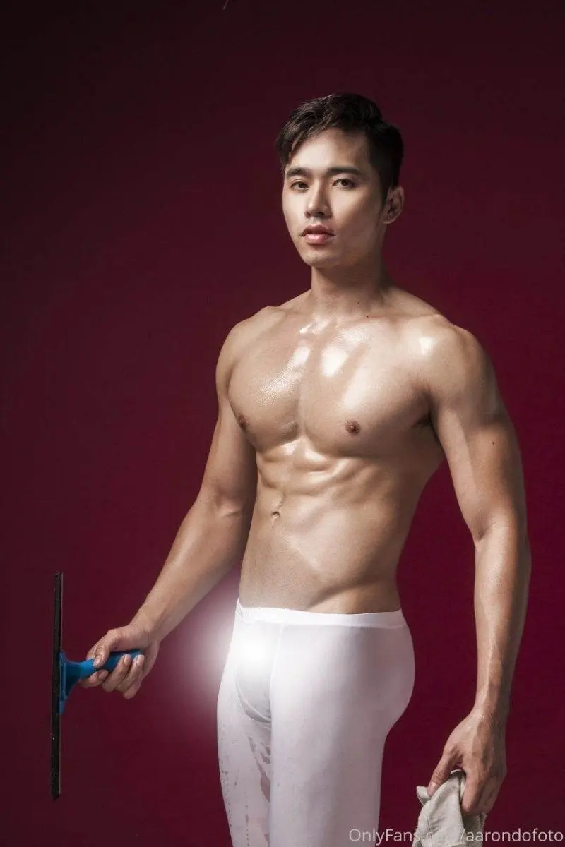 หนุ่มหล่อขึ้นปก 1182.2