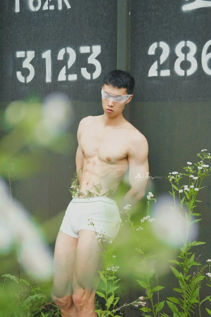 หนุ่มหล่อขึ้นปก 1185.2