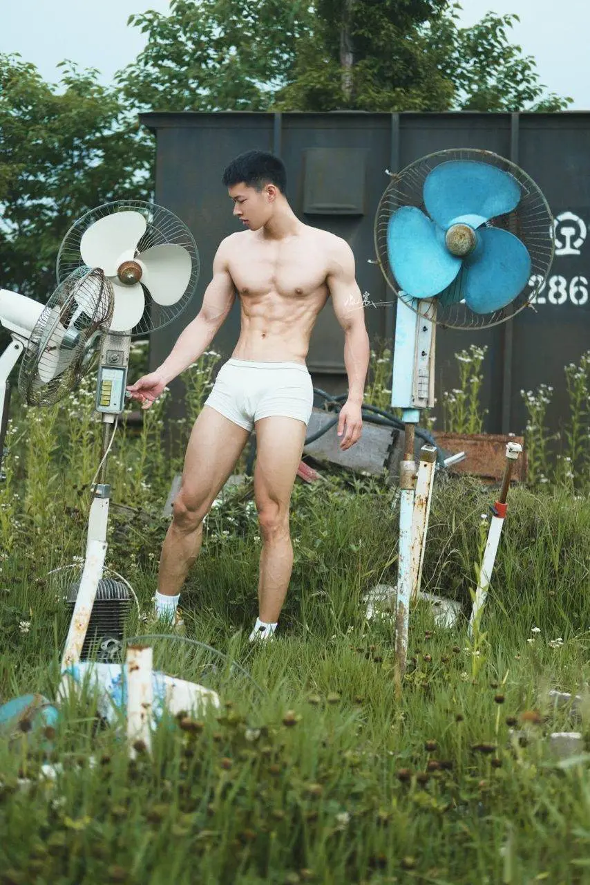 หนุ่มหล่อขึ้นปก 1185.2