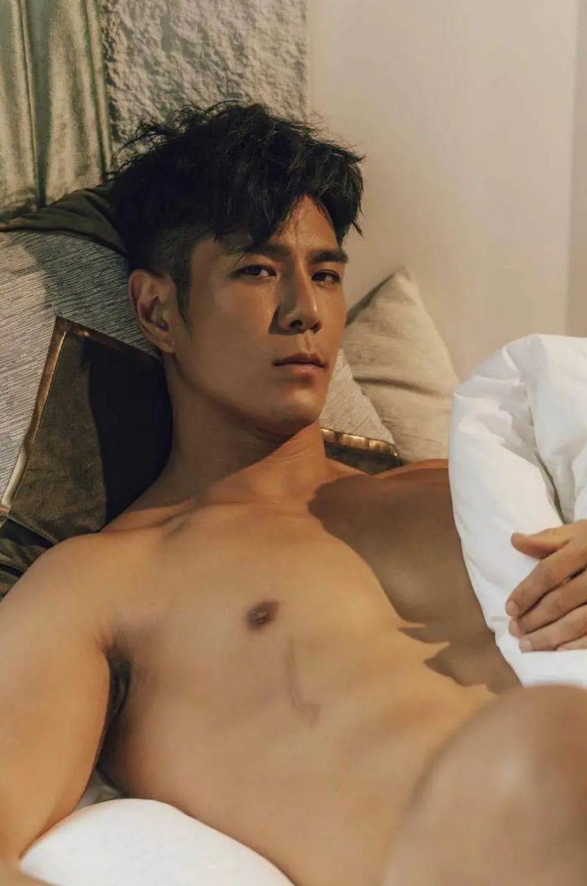 ผู้ชายเต็มร้อยให้เพื่อนจับเข้าซอยรัวๆ