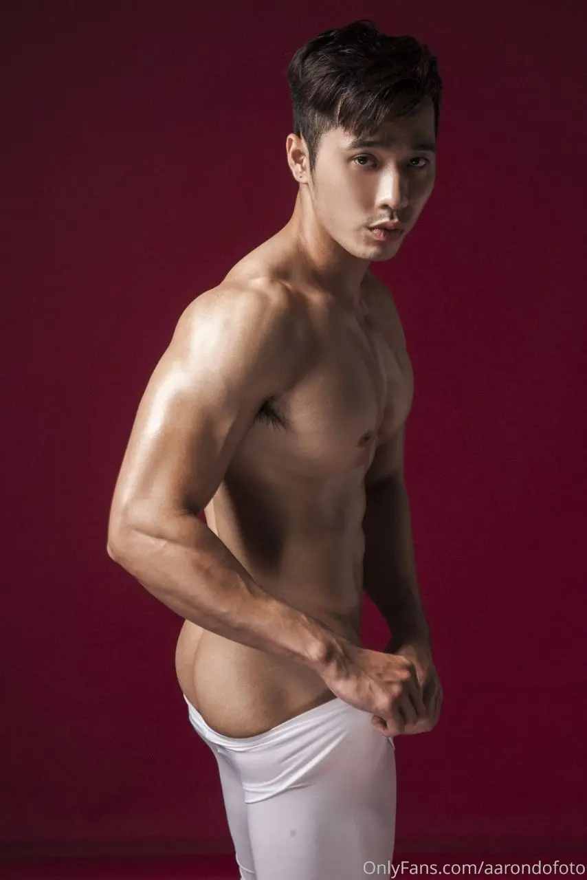 หนุ่มหล่อขึ้นปก 1182.3
