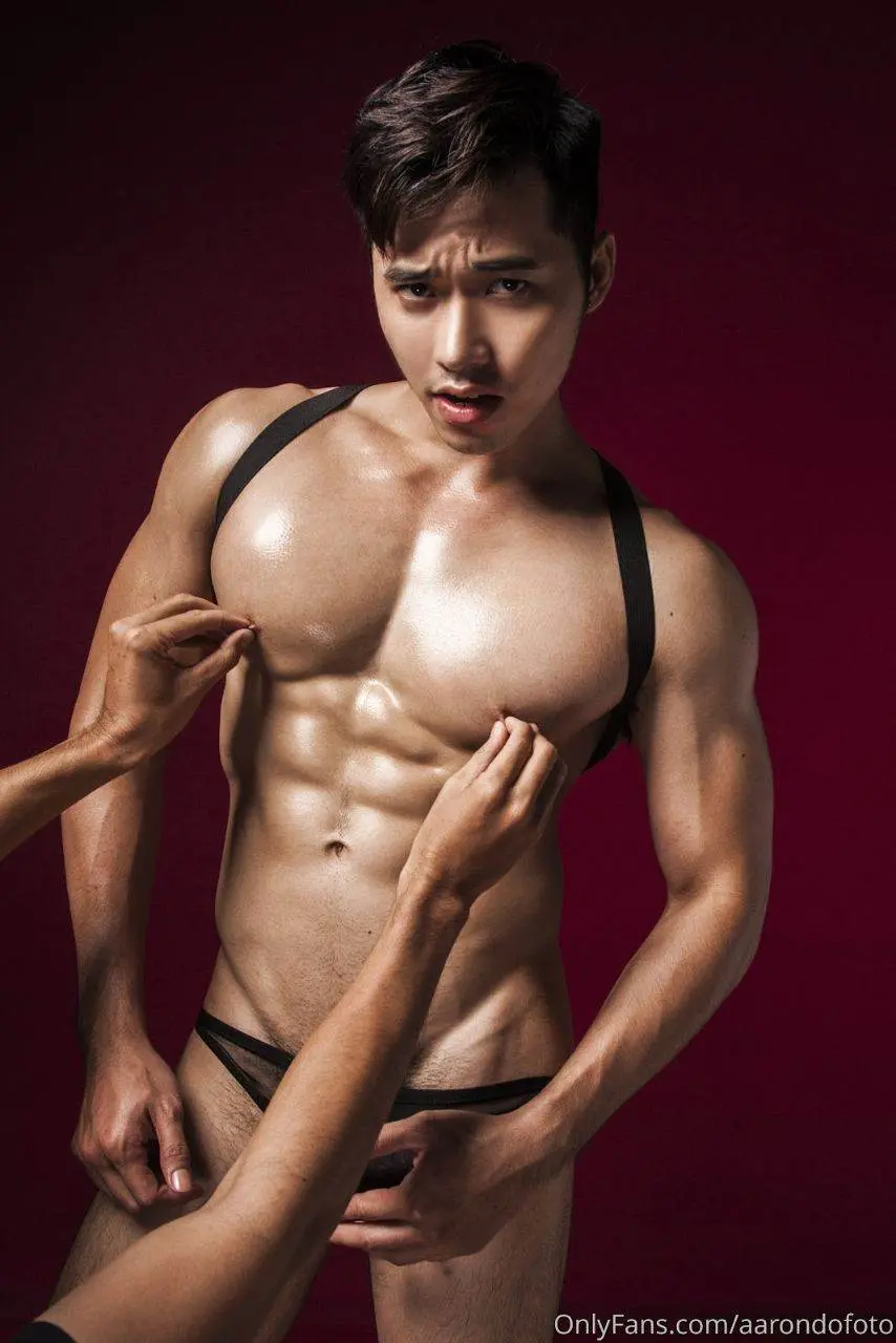 หนุ่มหล่อขึ้นปก 1182.3