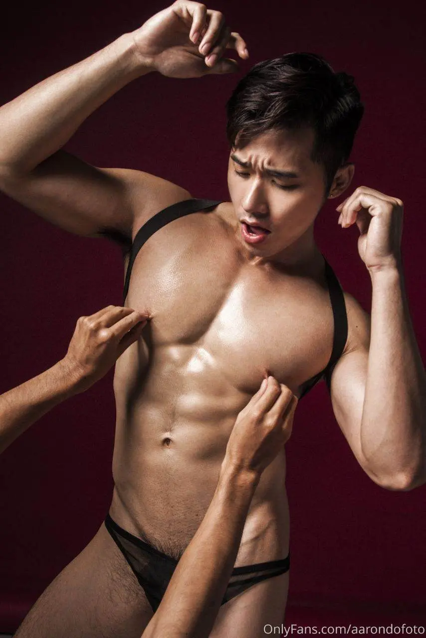 หนุ่มหล่อขึ้นปก 1182.3