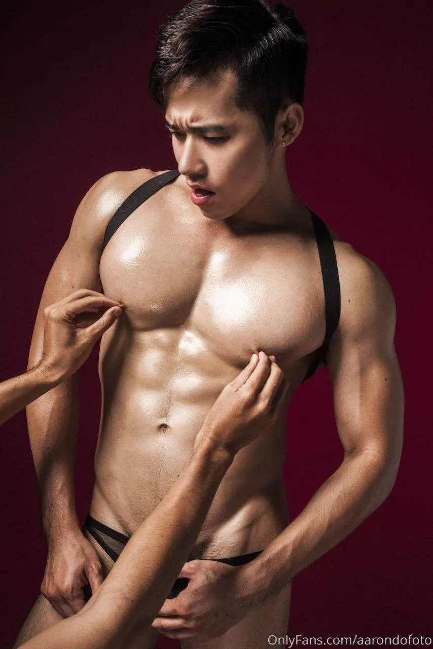 หนุ่มหล่อขึ้นปก 1182.3