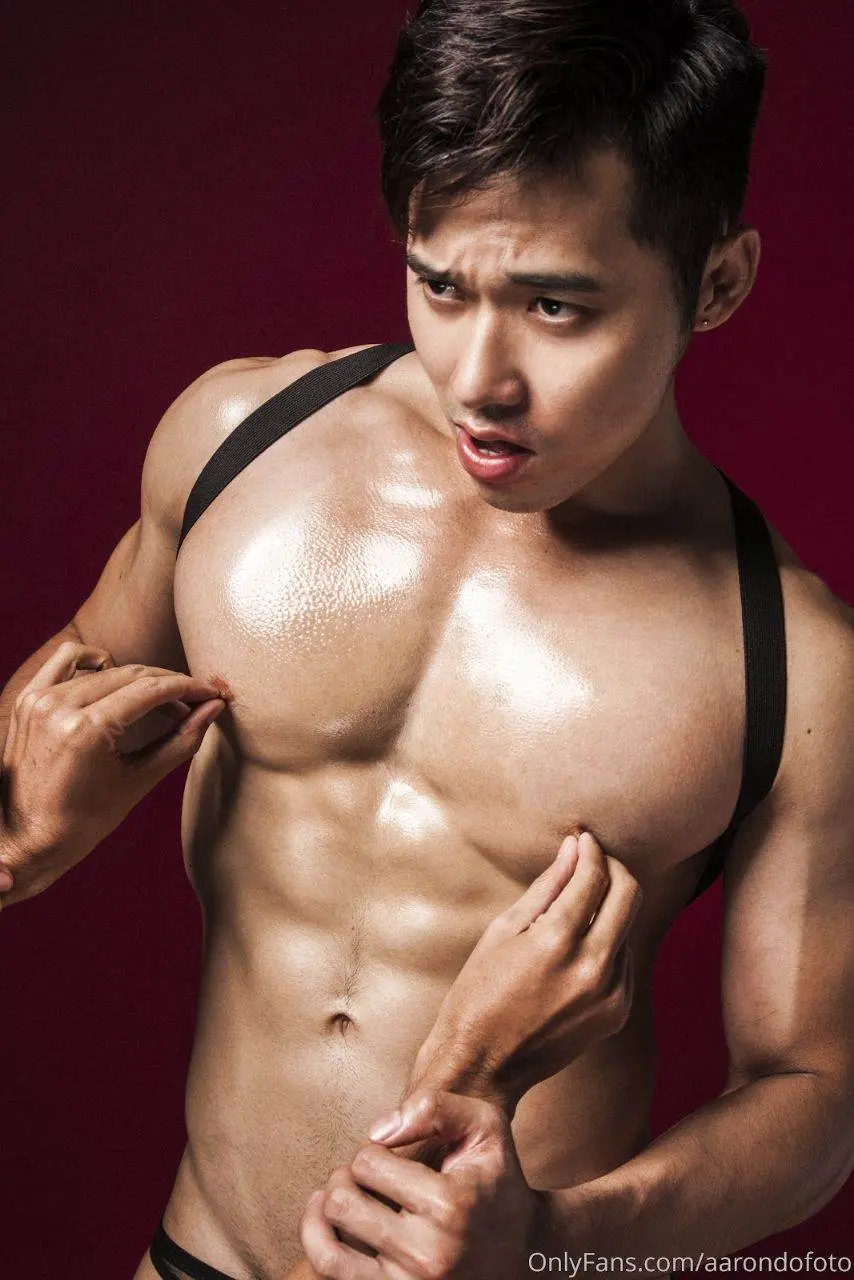 หนุ่มหล่อขึ้นปก 1182.3