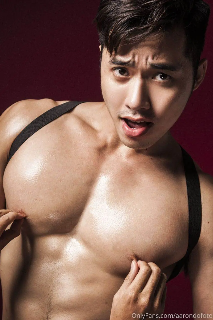 หนุ่มหล่อขึ้นปก 1182.3