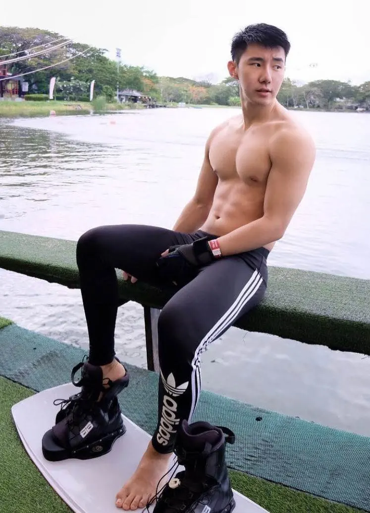 หล่อบ้างน่ารักบ้าง ๘๒