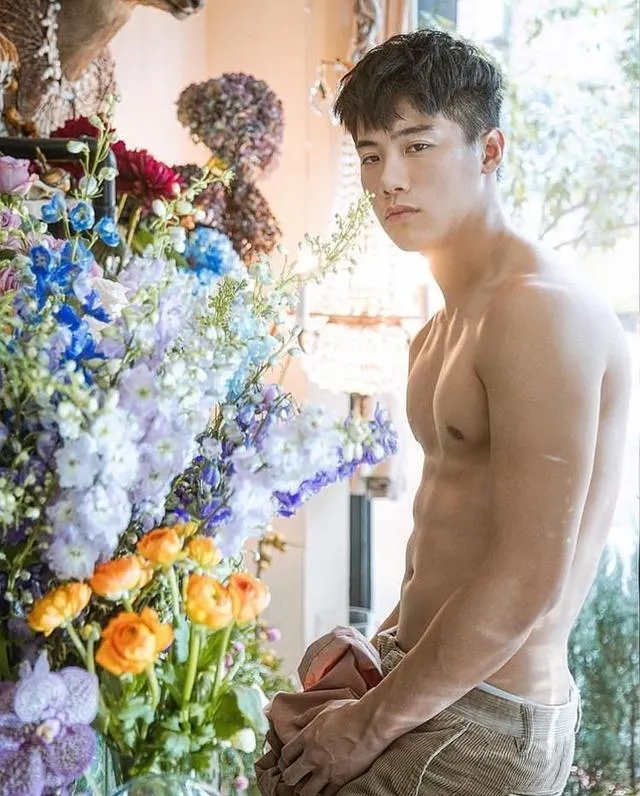 หล่อบ้างน่ารักบ้าง ๘๓