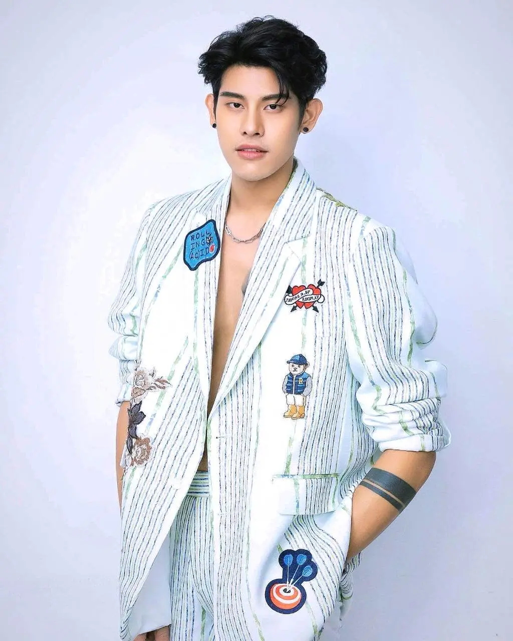 นายแบบไทย เซ็กซี่ หน้าตี๋ ขยี้ใจ