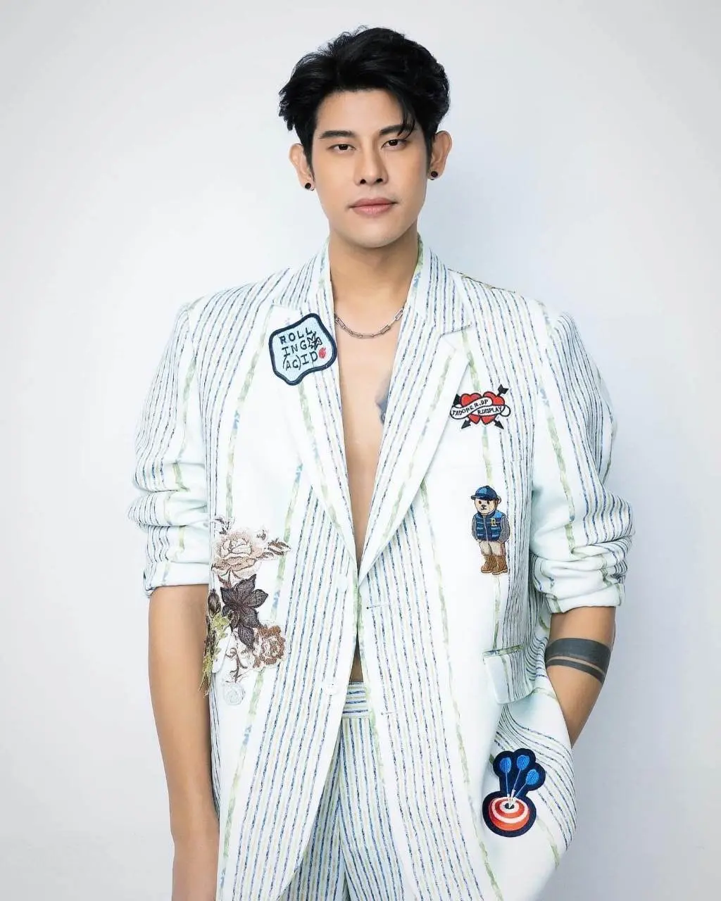 นายแบบไทย เซ็กซี่ หน้าตี๋ ขยี้ใจ