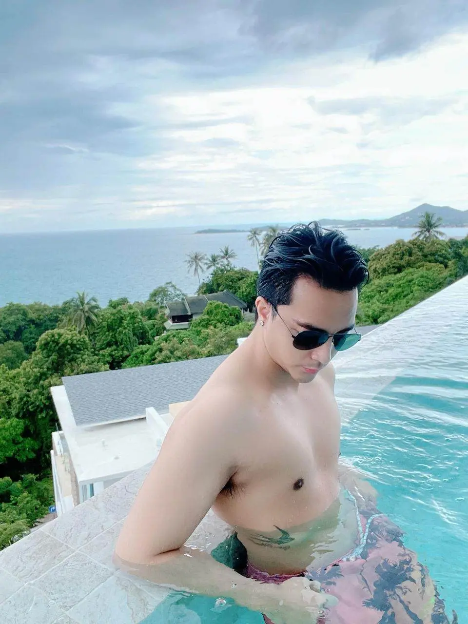 ฮาเล่ย์ บาร์โฮสตัวท็อป