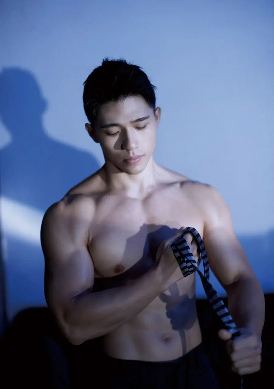 หนุ่มหล่อขึ้นปก 1180.4