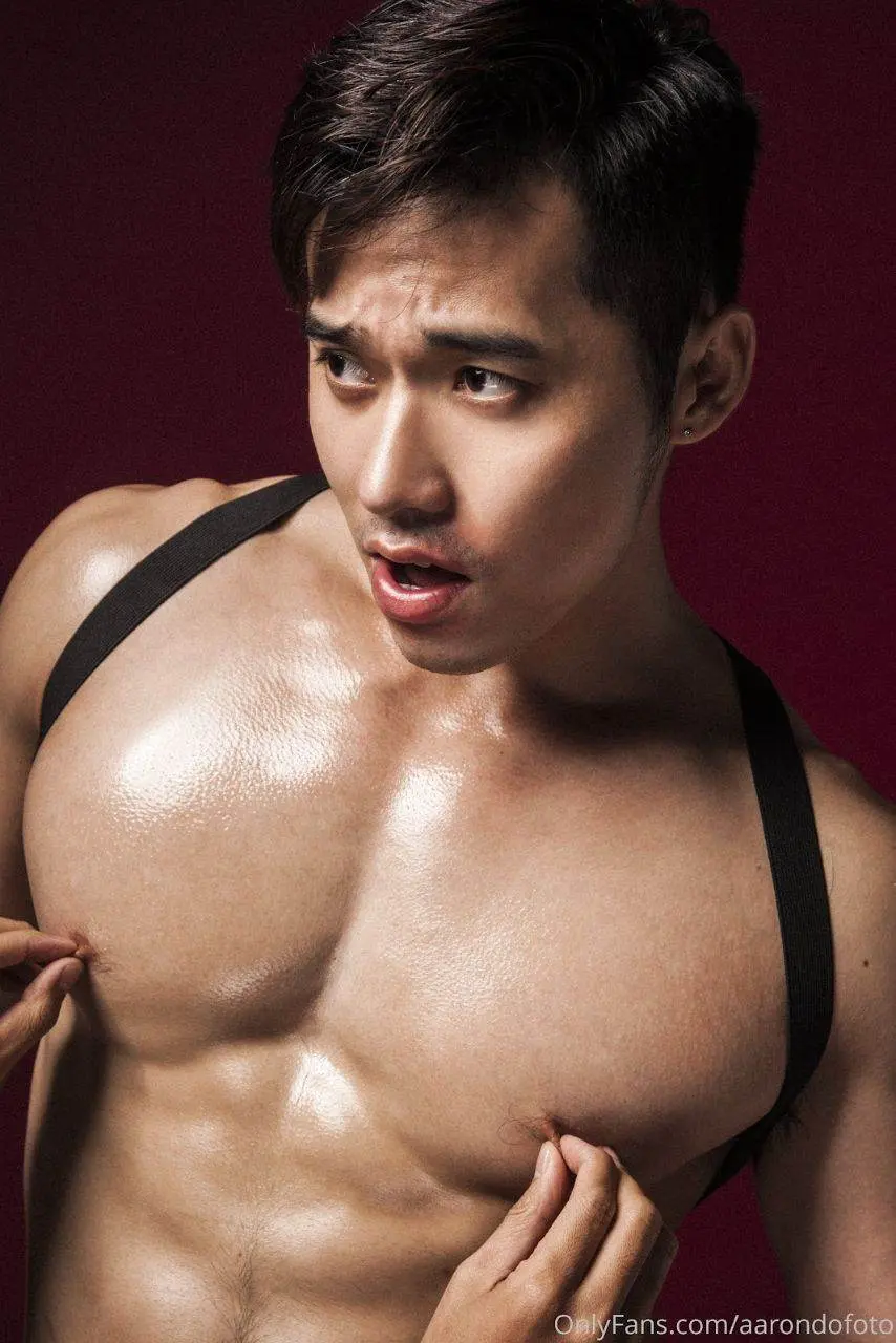 หนุ่มหล่อขึ้นปก 1182.4