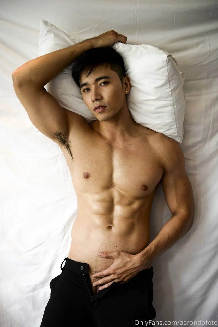 หนุ่มหล่อขึ้นปก 1182.4