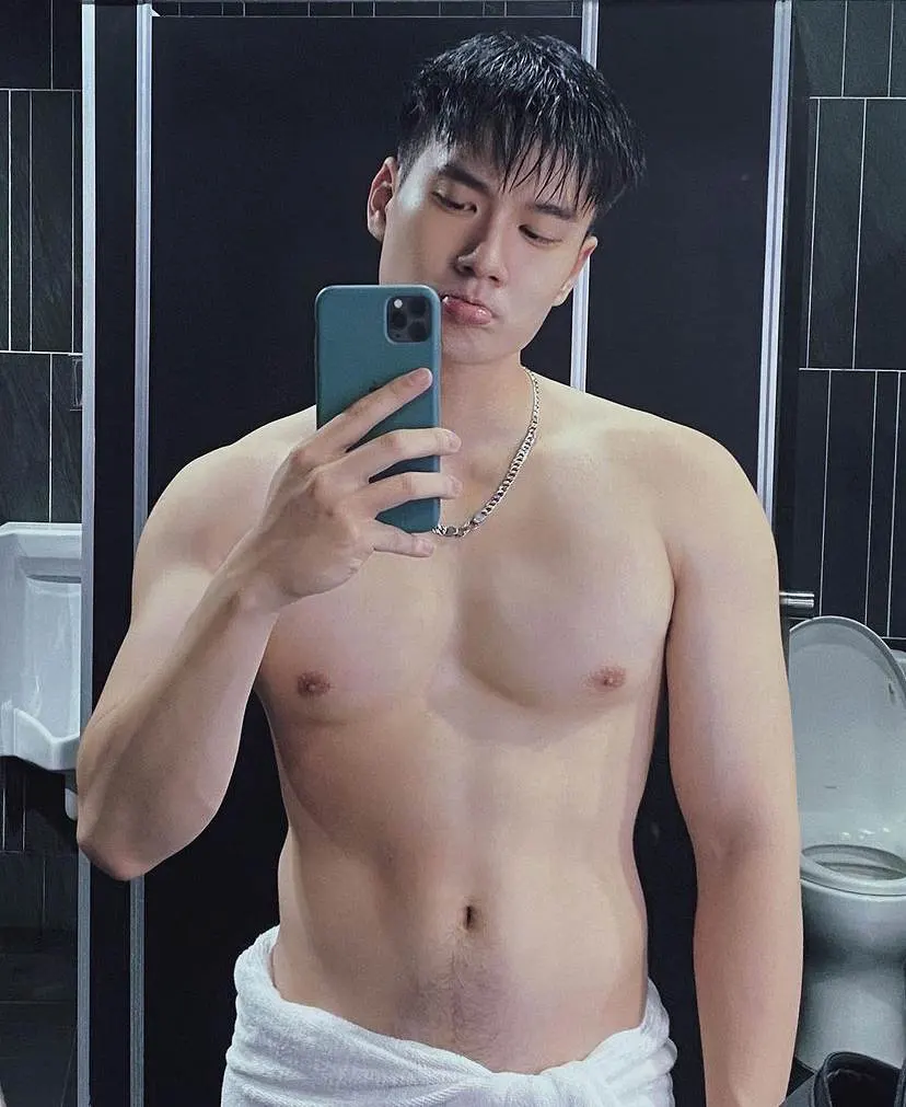 ถอดโชว์เรือนร่าง 2840