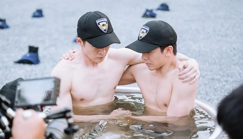 ถอดโชว์เรือนร่าง 2840