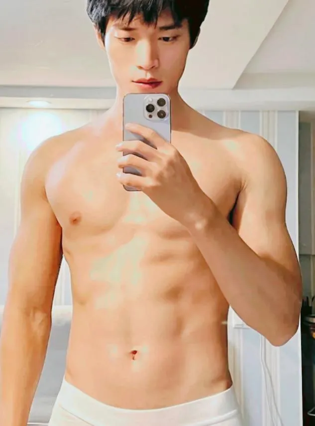 แอบส่องเพื่อนชายที่เคยให้เป็นสามี แต่ตอนนี้ไปเป็นภรรยา(คนอื่น)ได้ไง