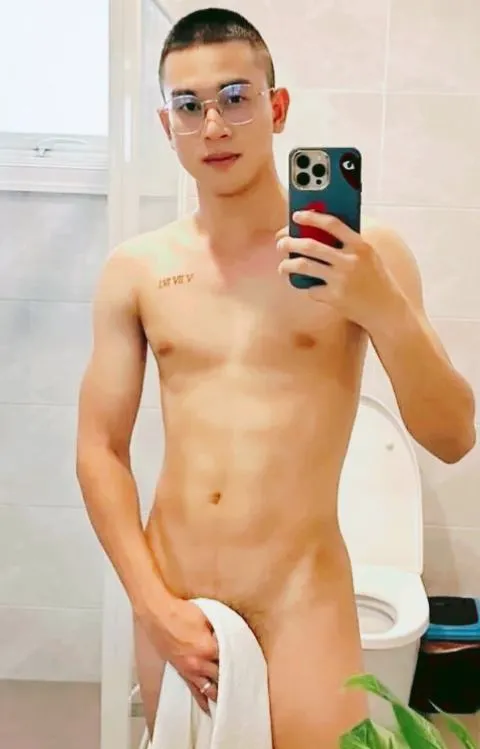 แอบส่องเพื่อนชายที่เคยให้เป็นสามี แต่ตอนนี้ไปเป็นภรรยา(คนอื่น)ได้ไง
