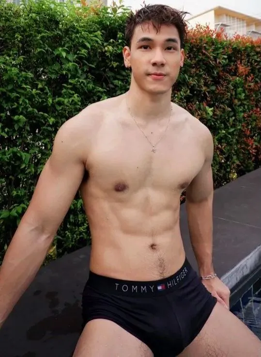 หล่อเฟิร์มขาวต้องสร้างบรรยากาศด้วยกลิ่นคาวซักหน่อย