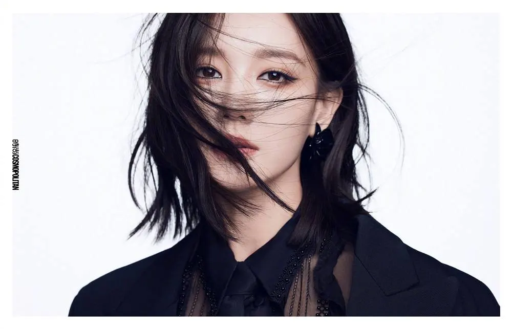 Li Yitong @ Cosmopolitan China December 2023