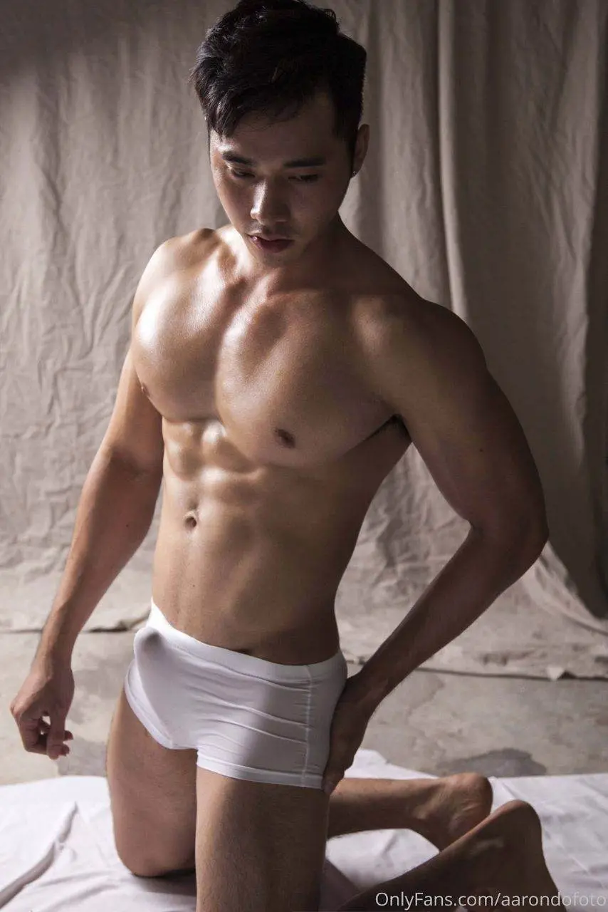 หนุ่มหล่อขึ้นปก 1182.5