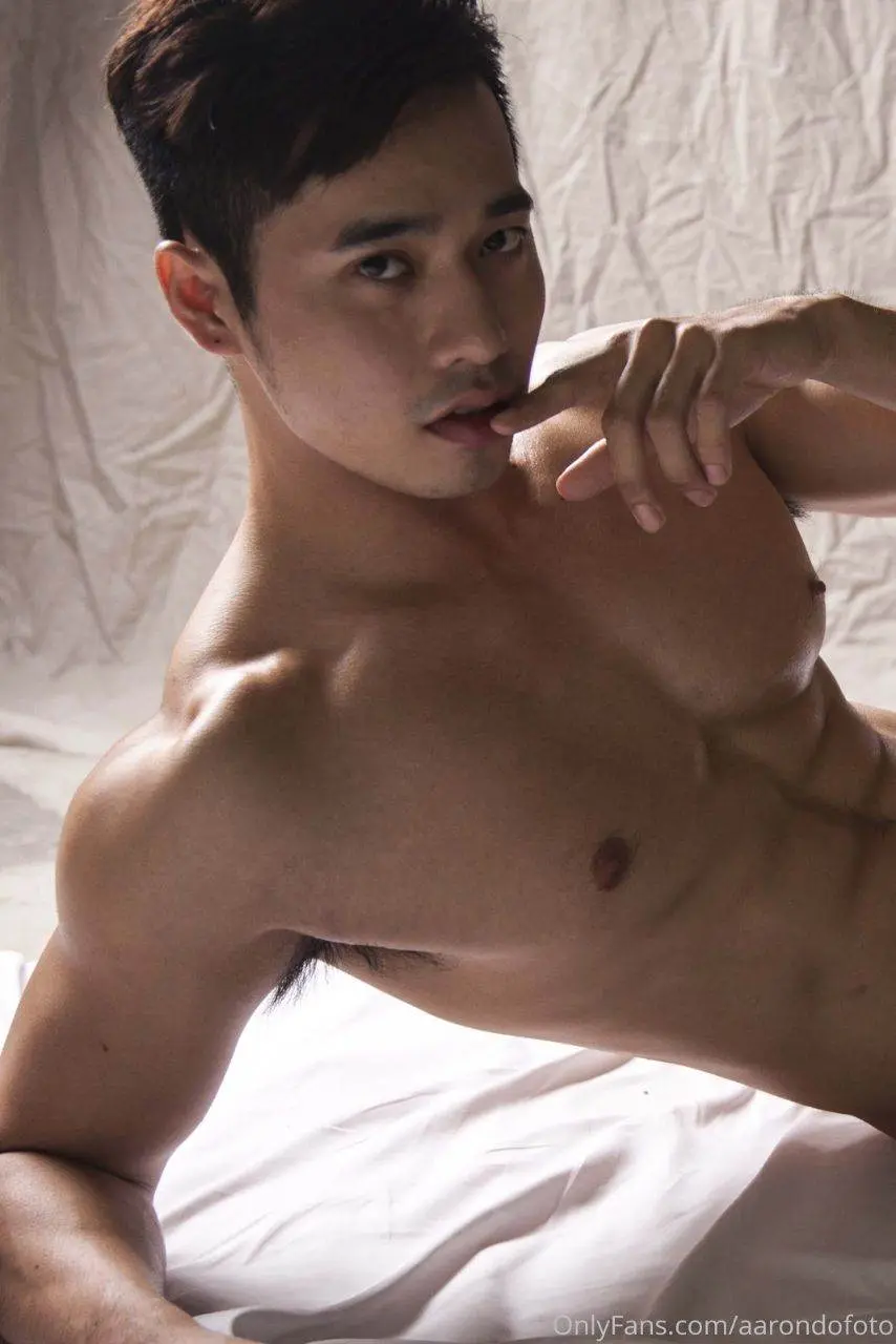 หนุ่มหล่อขึ้นปก 1182.5