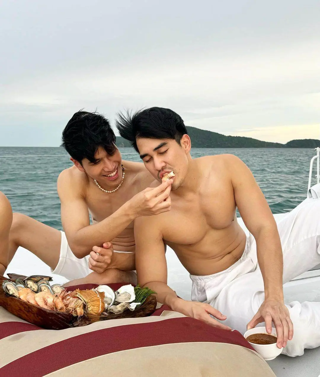 คลังเก็บน้ำรัก