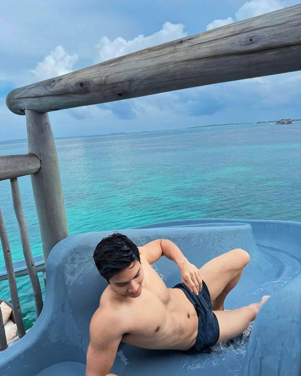 คลังเก็บน้ำรัก
