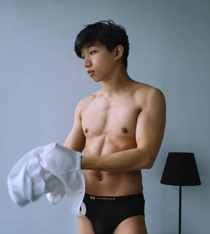 ถอดโชว์เรือนร่าง 2848