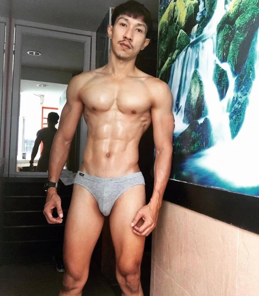 ถอดโชว์เรือนร่าง 2850