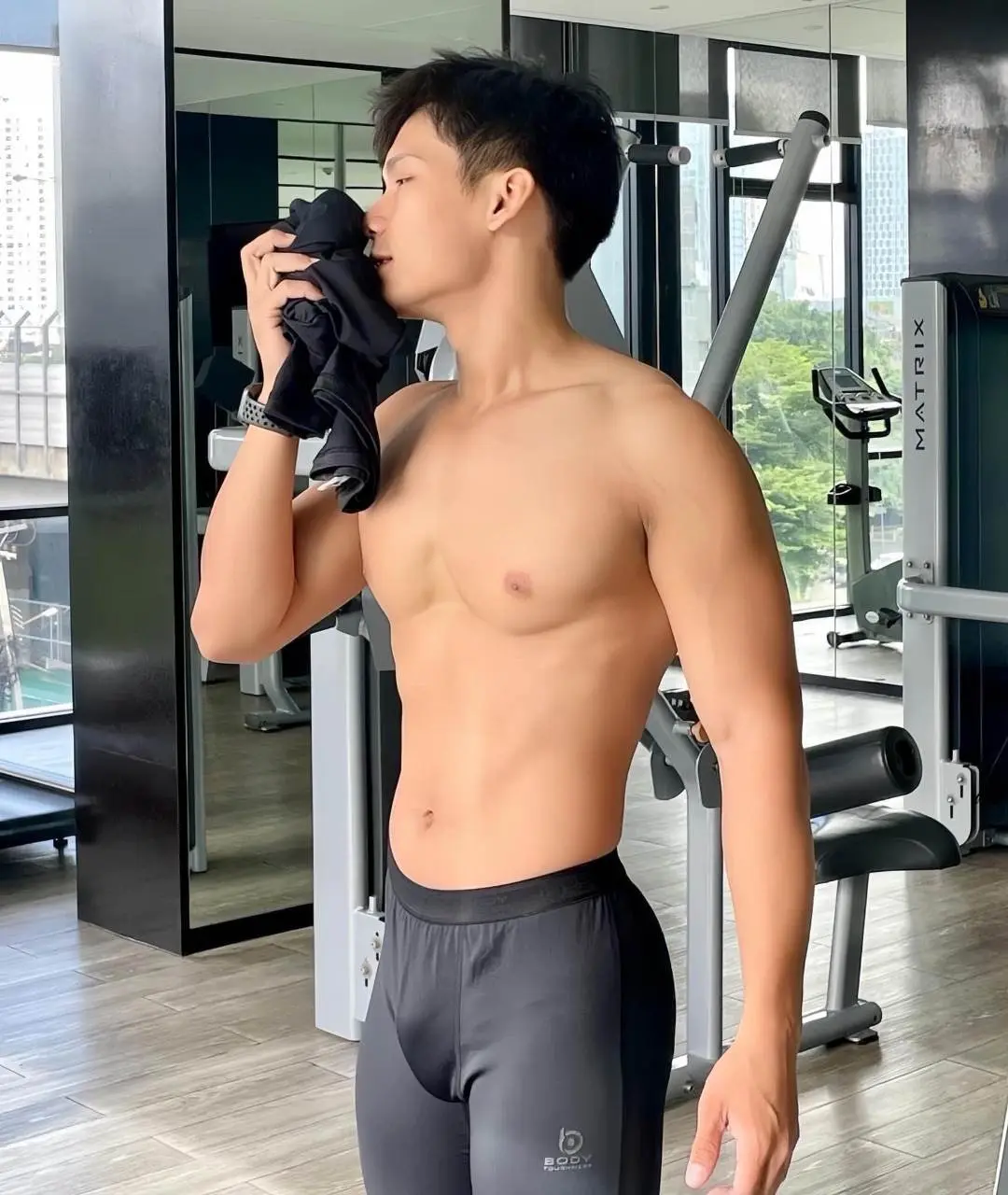 ถอดโชว์เรือนร่าง 2850