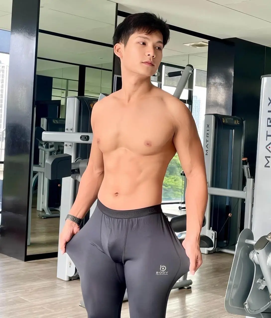 ถอดโชว์เรือนร่าง 2850