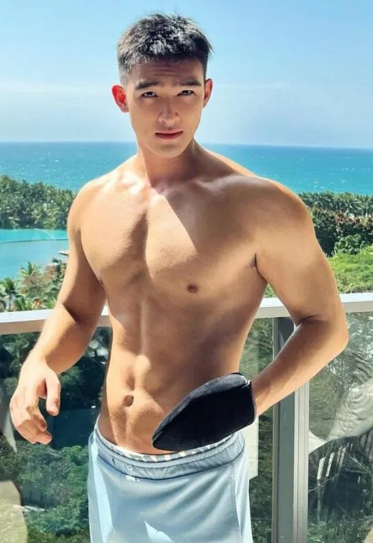 แซ่บซ่อนซี๊ด