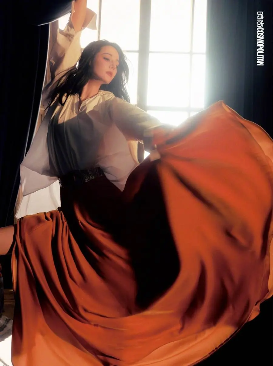 Dilireba @ Cosmopolitan China January 2024