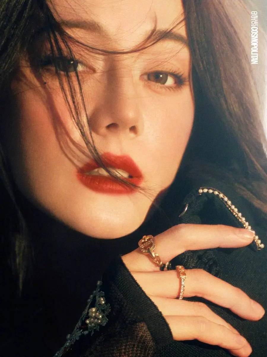 Dilireba @ Cosmopolitan China January 2024