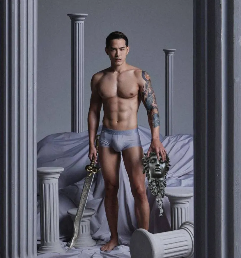 ถอดโชว์เป็นกลุ่ม