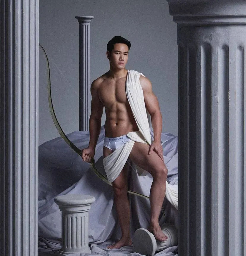 ถอดโชว์เป็นกลุ่ม