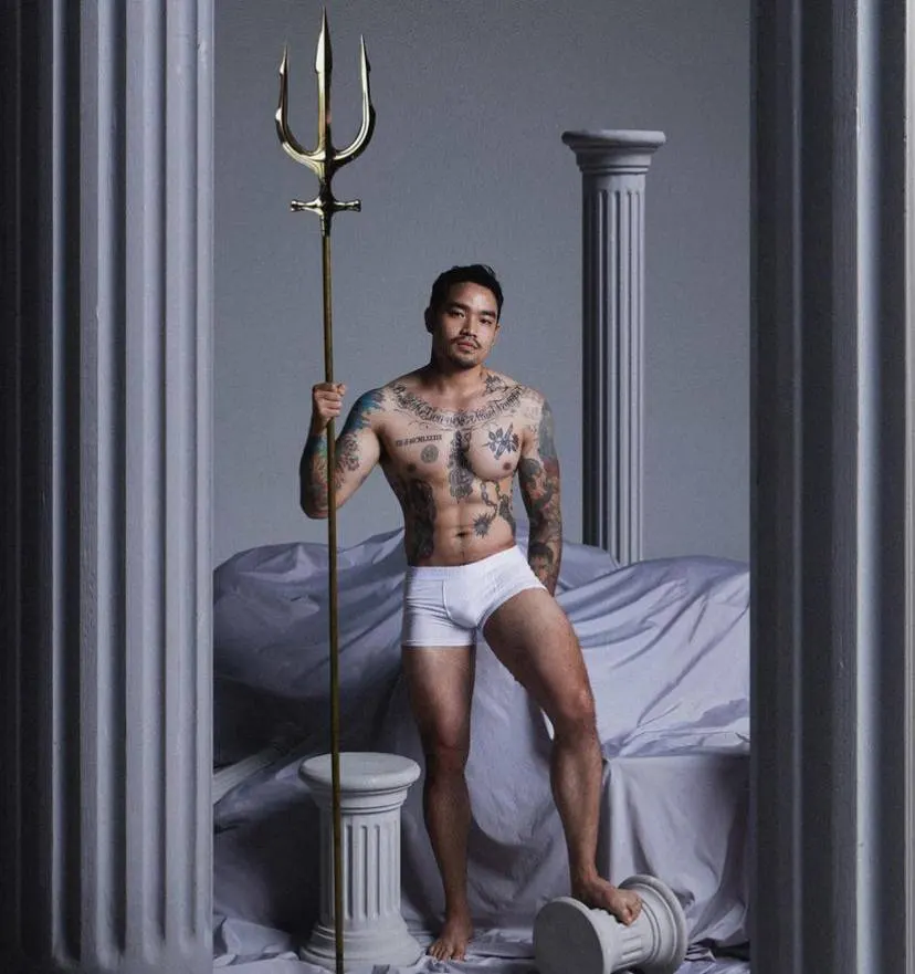 ถอดโชว์เป็นกลุ่ม