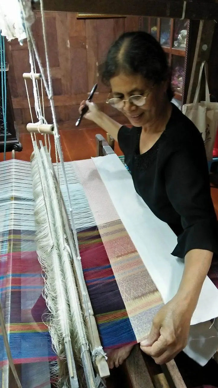 🇹🇭 THAILAND | "Chan Soma Thai Silk" at Ban Tha Sawang Silk Weaving Village.