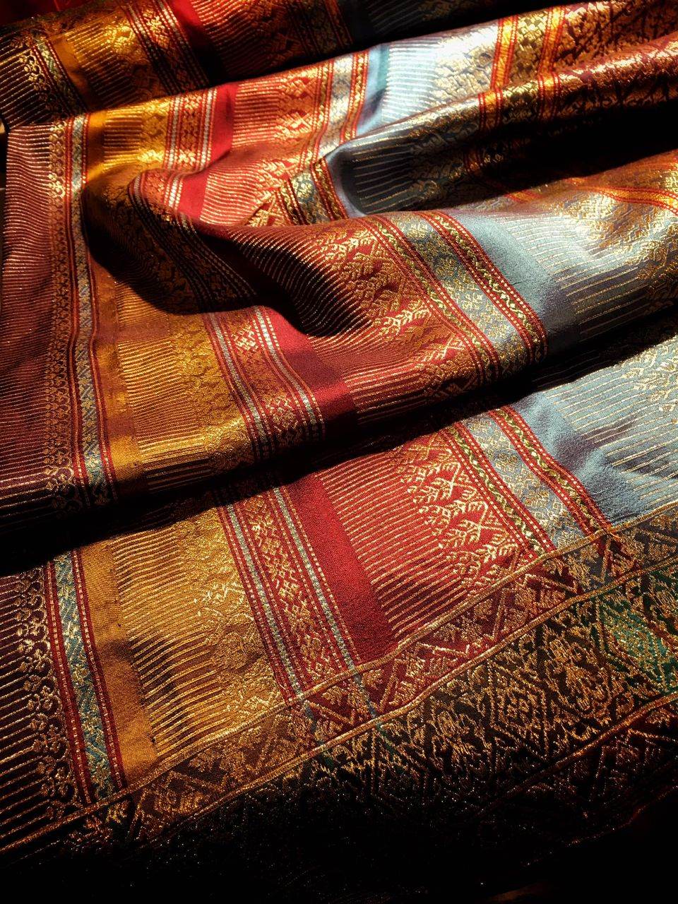 🇹🇭 THAILAND | "Chan Soma Thai Silk" at Ban Tha Sawang Silk Weaving Village.