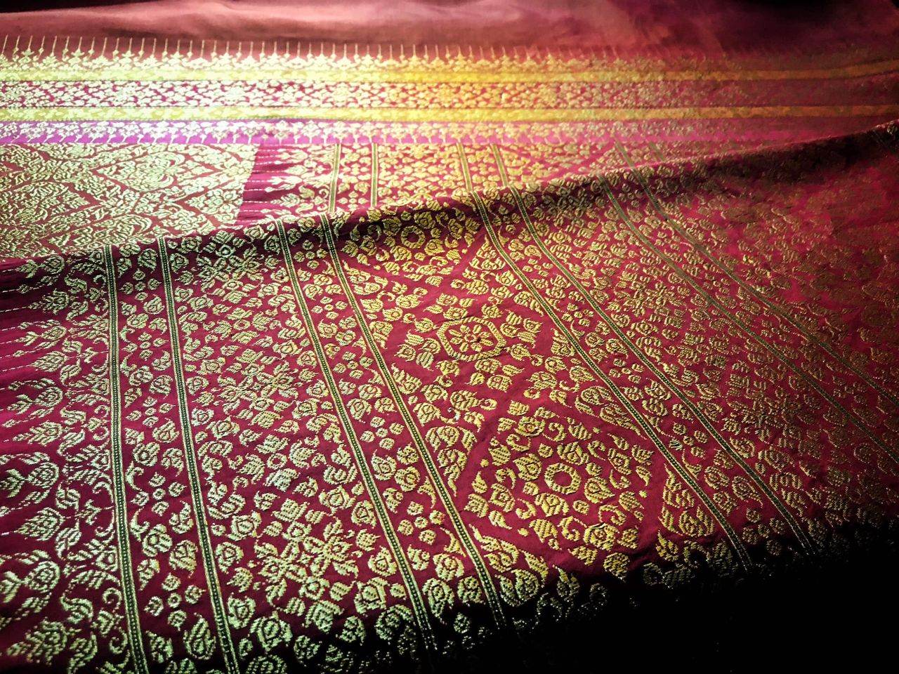 🇹🇭 THAILAND | "Chan Soma Thai Silk" at Ban Tha Sawang Silk Weaving Village.