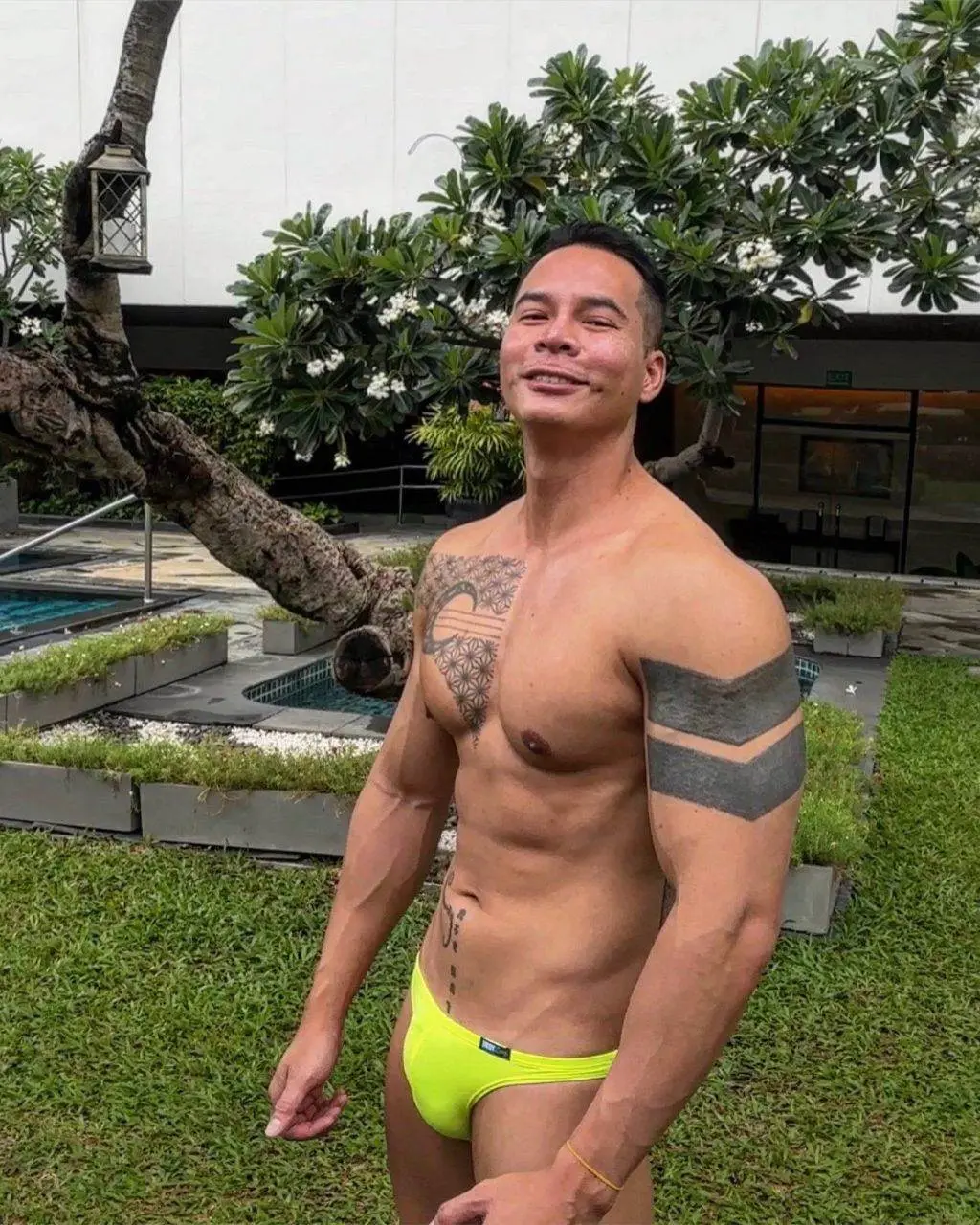 หนุ่มไทย วัยใหญ่.